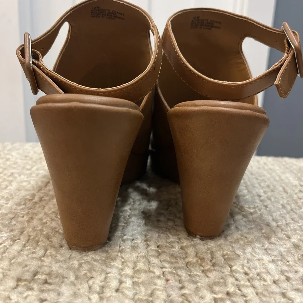 BORN b.o.c Women's Sophie Platform Wedge Mule‎ Size 10 M Camel Brown